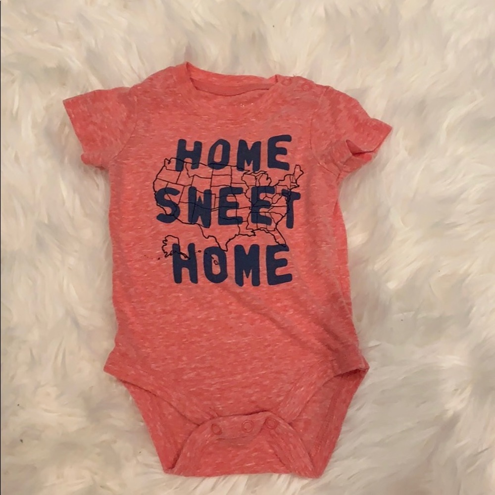 “Home sweet home” onesie. 🥰 🏡